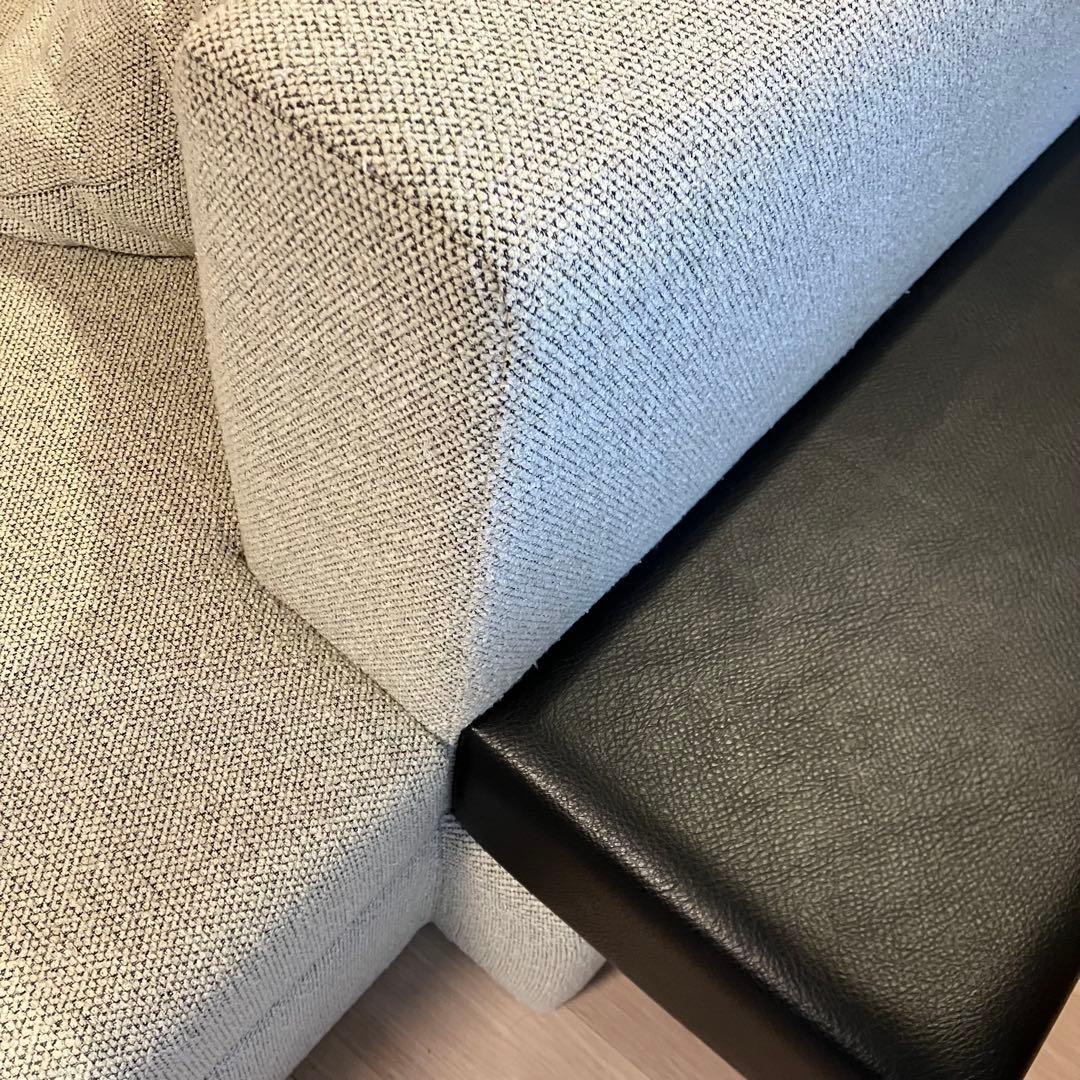 オーダーメイド品のソファサンゲツの生地、ソファベッドサイドテーブル付き