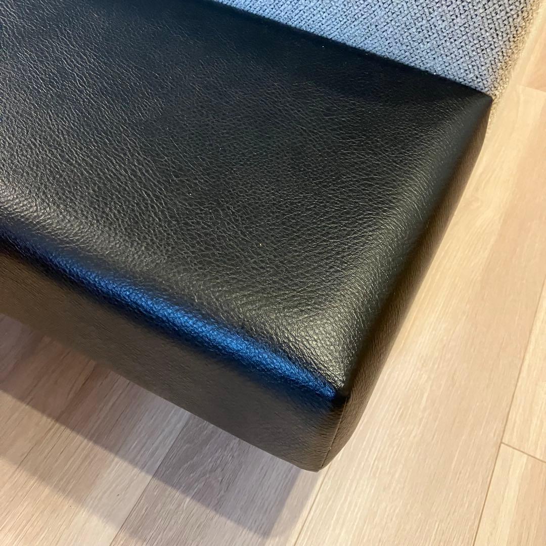 オーダーメイド品のソファサンゲツの生地、ソファベッドサイドテーブル付き