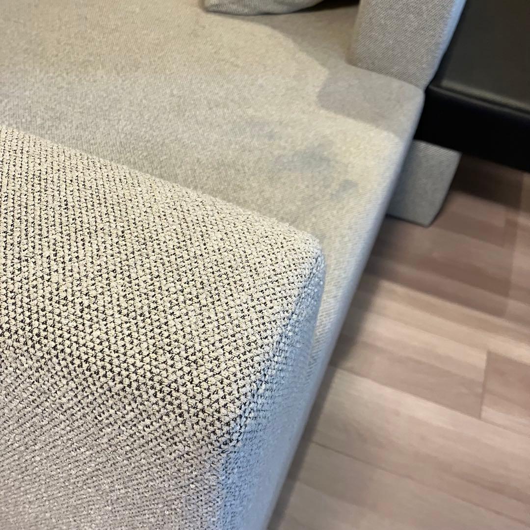 オーダーメイド品のソファサンゲツの生地、ソファベッドサイドテーブル付き