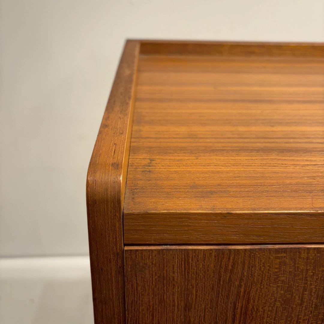 ベッドサイドキャビネット　ナイトテーブル　ミッドセンチュリー