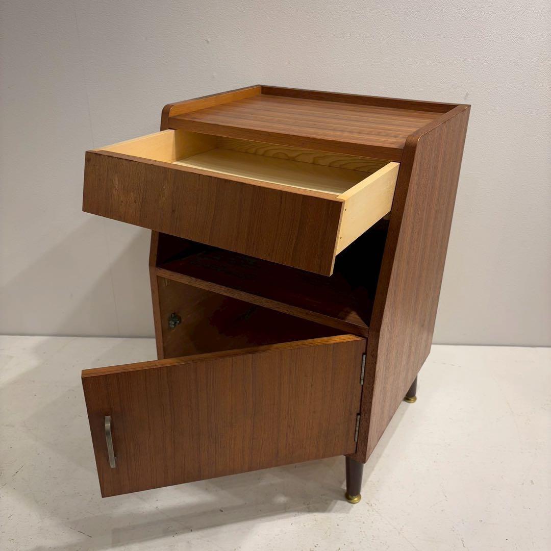 ベッドサイドキャビネット　ナイトテーブル　ミッドセンチュリー