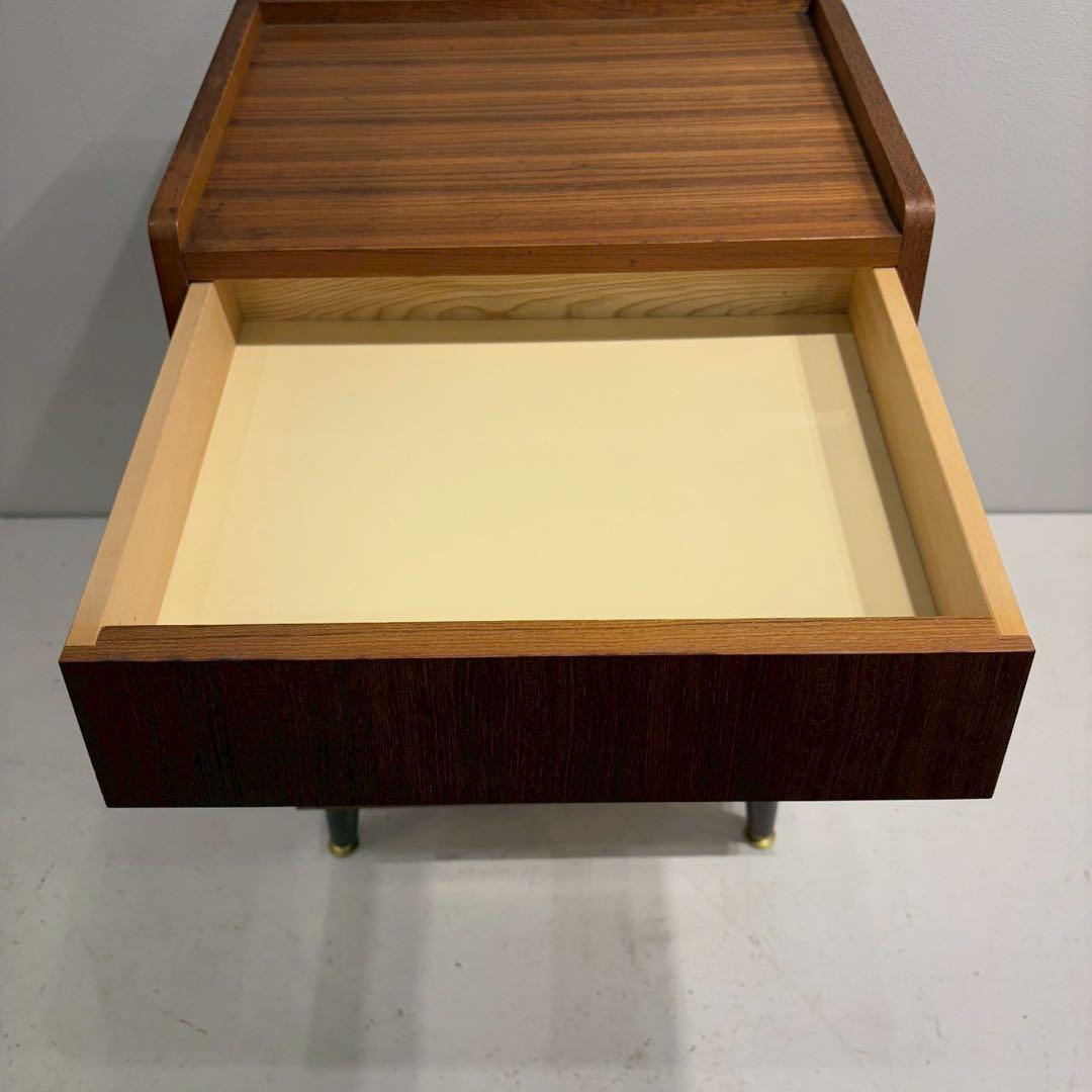 ベッドサイドキャビネット　ナイトテーブル　ミッドセンチュリー