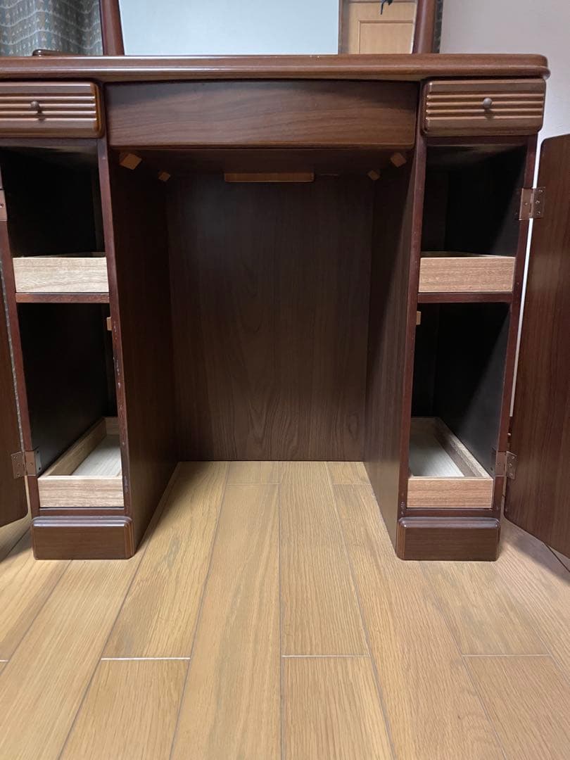 ダークブラウン木製ドレッサー・ミラー付き