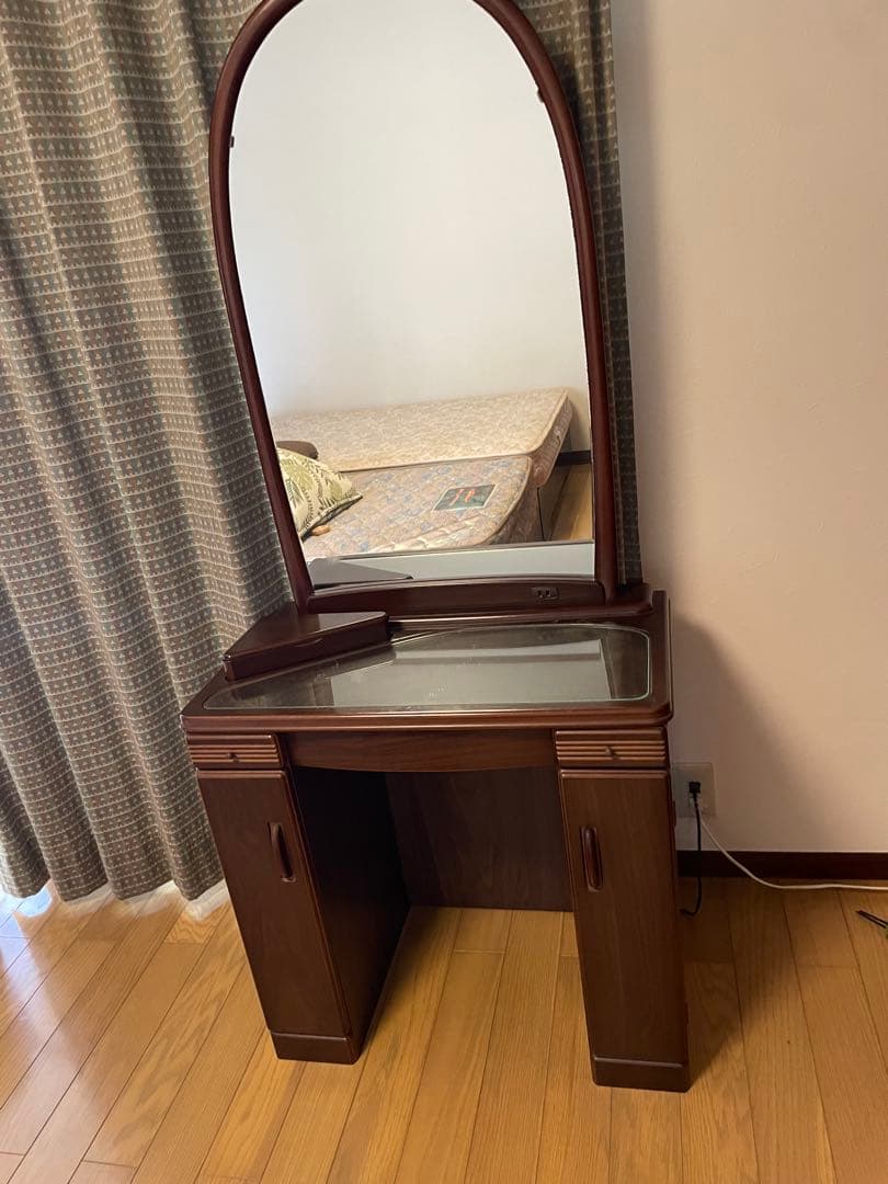 ダークブラウン木製ドレッサー・ミラー付き