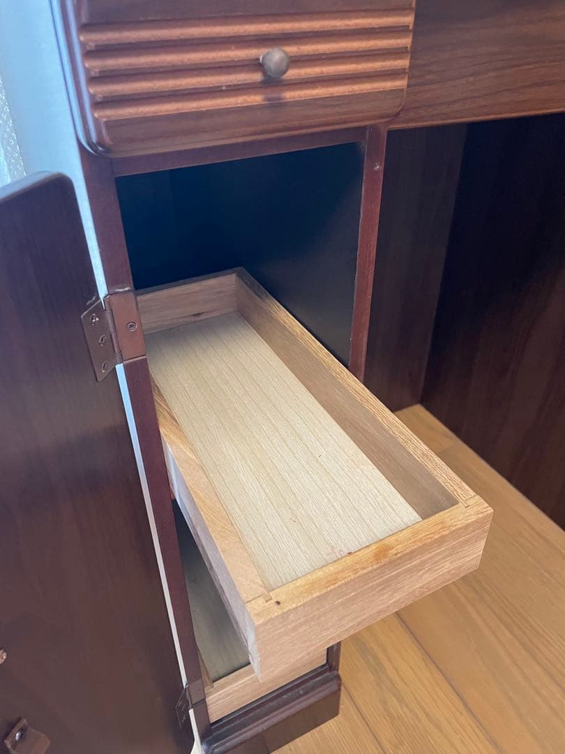 ダークブラウン木製ドレッサー・ミラー付き