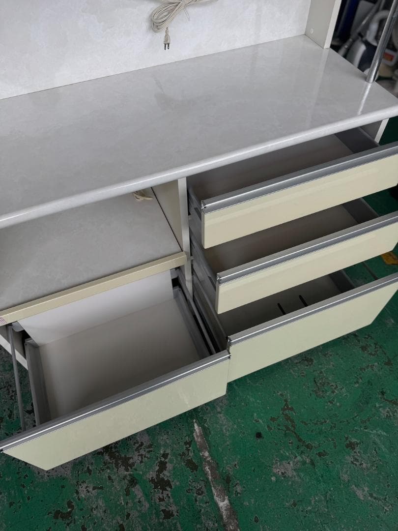 クリーム色 レンジボード ガラス扉付き 170