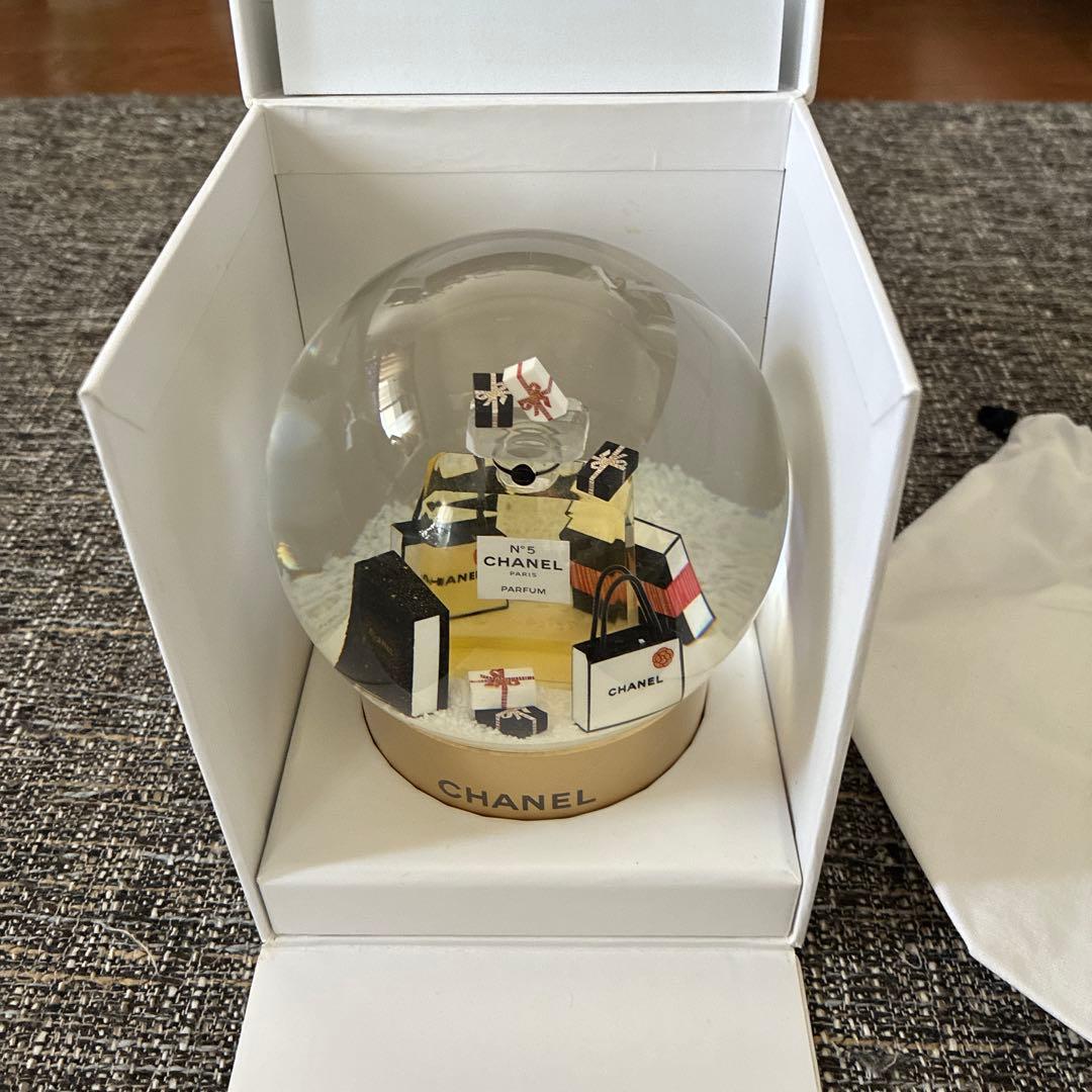 CHANEL スノードーム