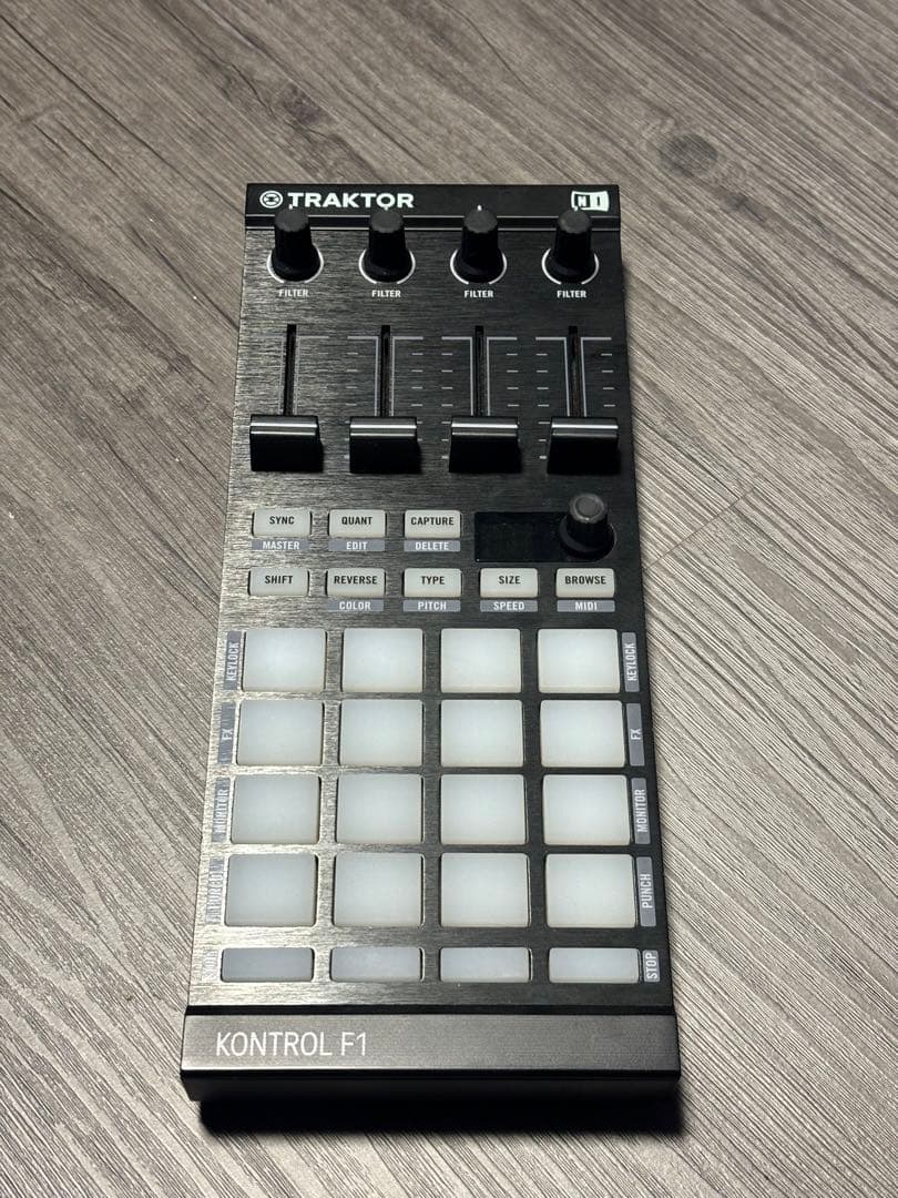 TRAKTOR KONTROL F1 MIDIコントローラー