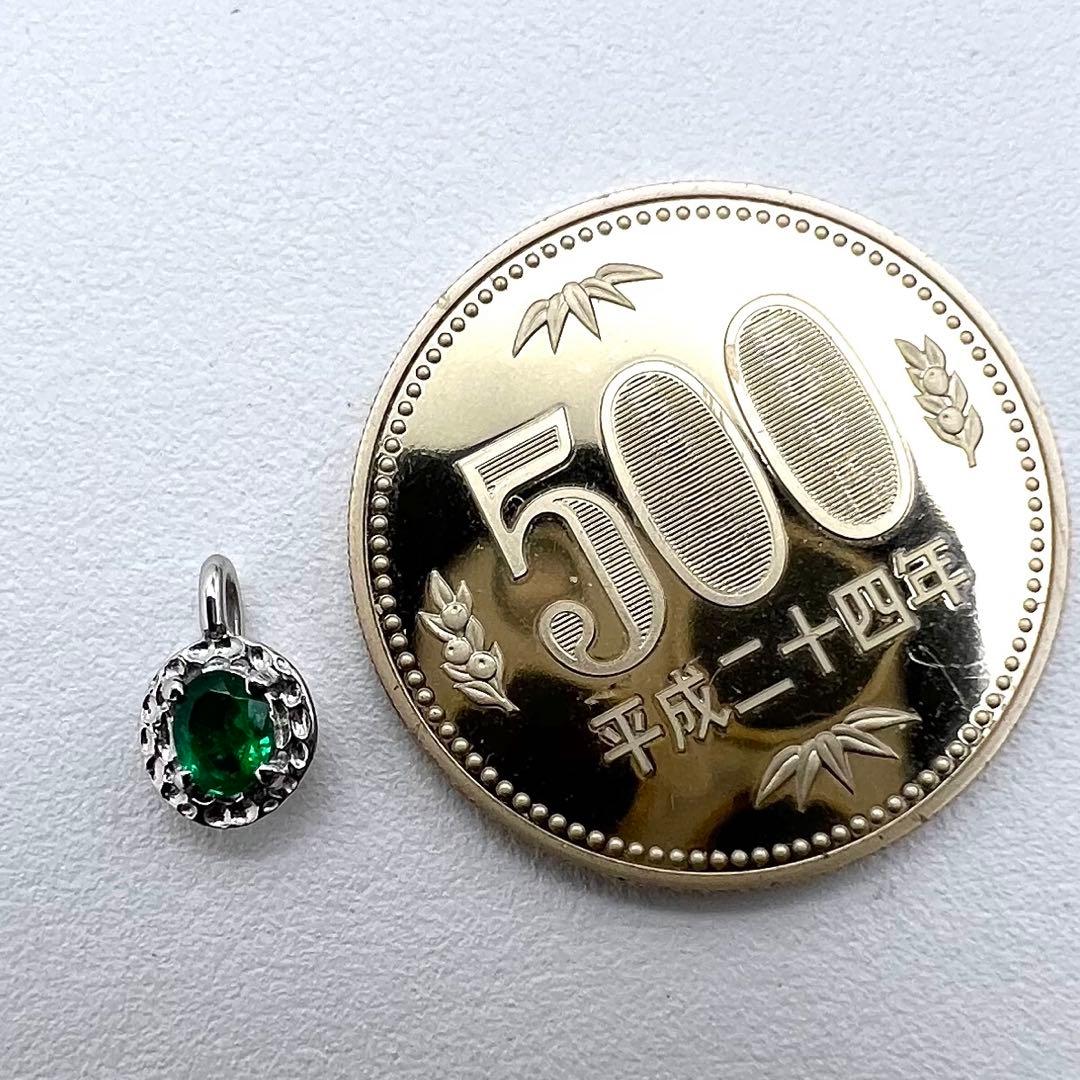 プラチナpt900ペンダントトップ　エメラルド　0.16ct 0.96 g