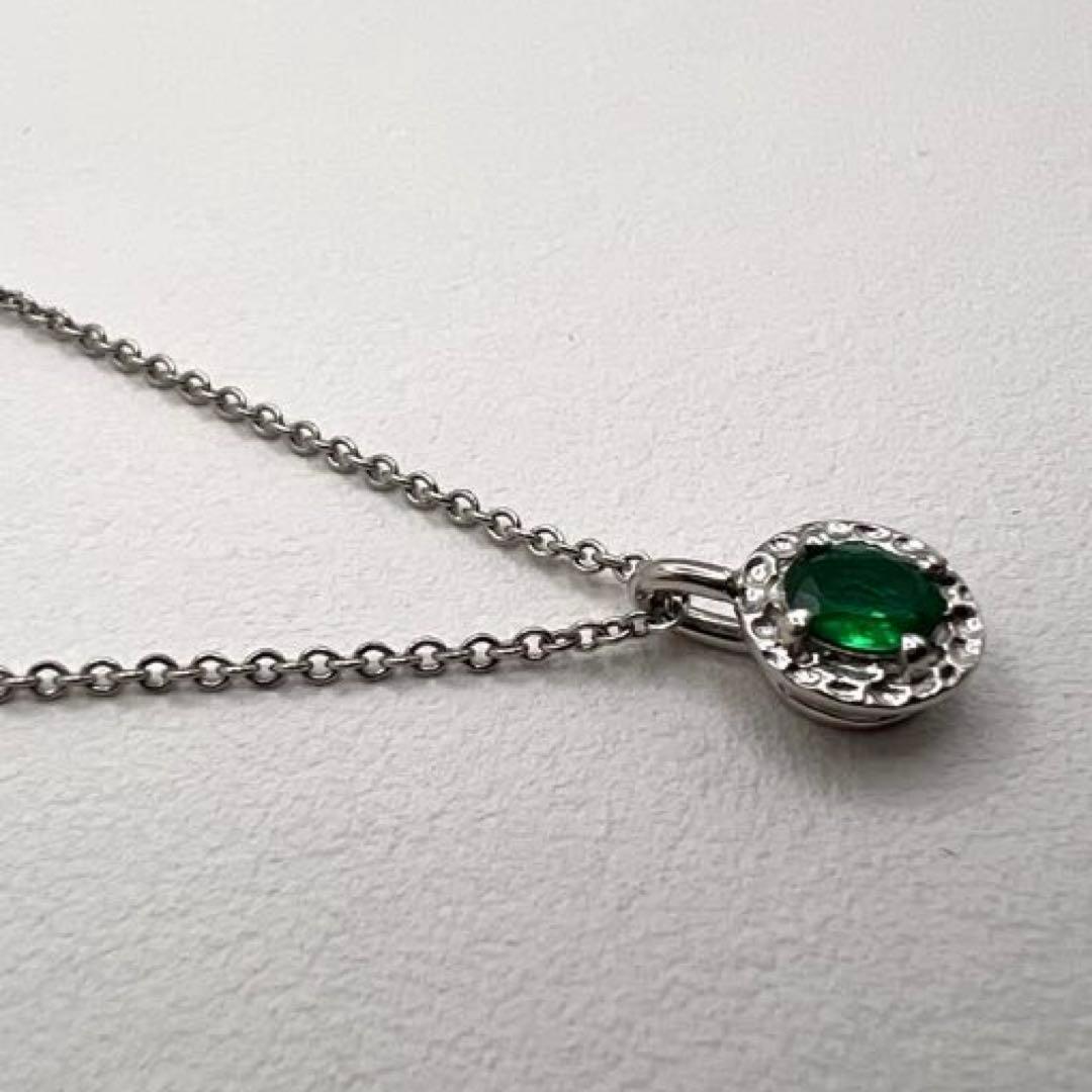 プラチナpt900ペンダントトップ　エメラルド　0.16ct 0.96 g
