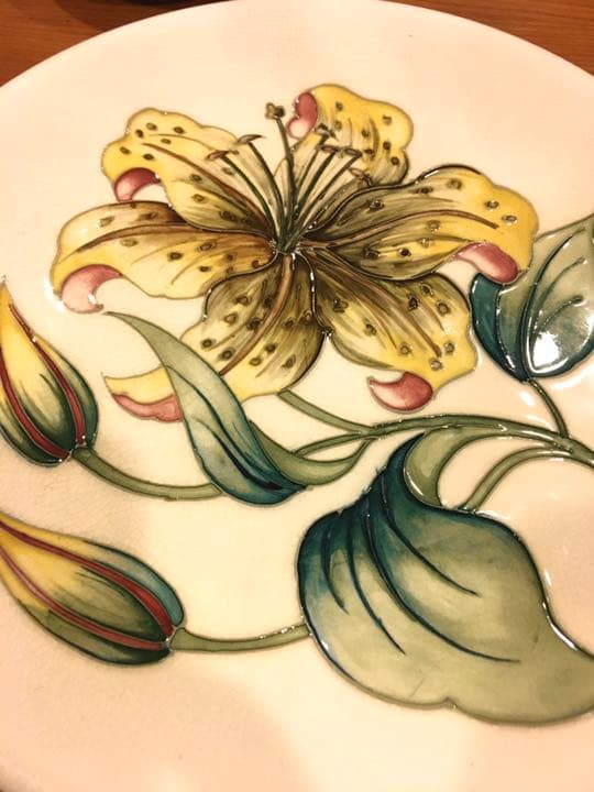 英国価値8万円程度アンティーク超希少英国女王が愛したMoorcroftサイン