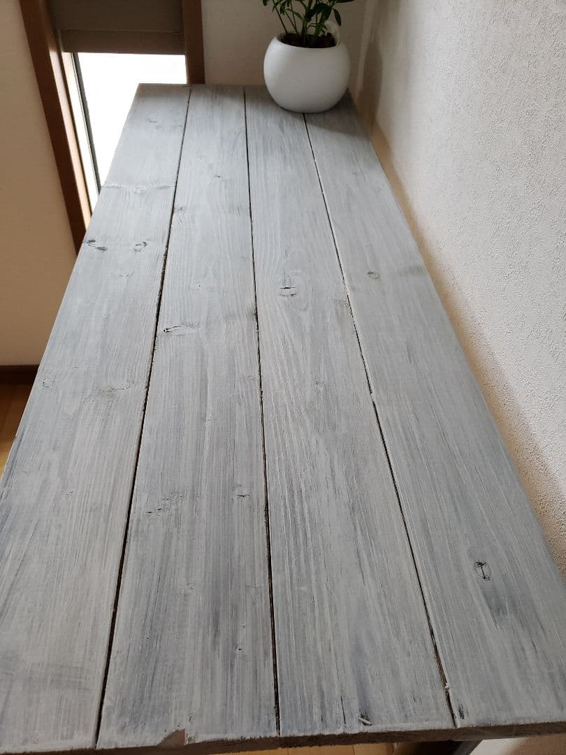 シャビーホワイト　カウンターテーブル　木目調　アンティーク　カフェ　ダイニング