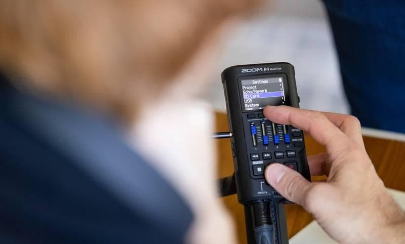 Zoom R4 MultiTrak 新品 未使用 未開封 値下げ！