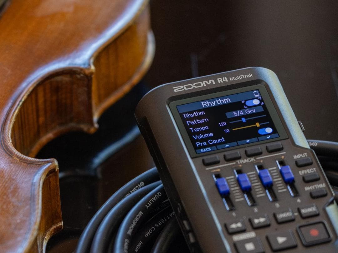 Zoom R4 MultiTrak 新品 未使用 未開封 値下げ！