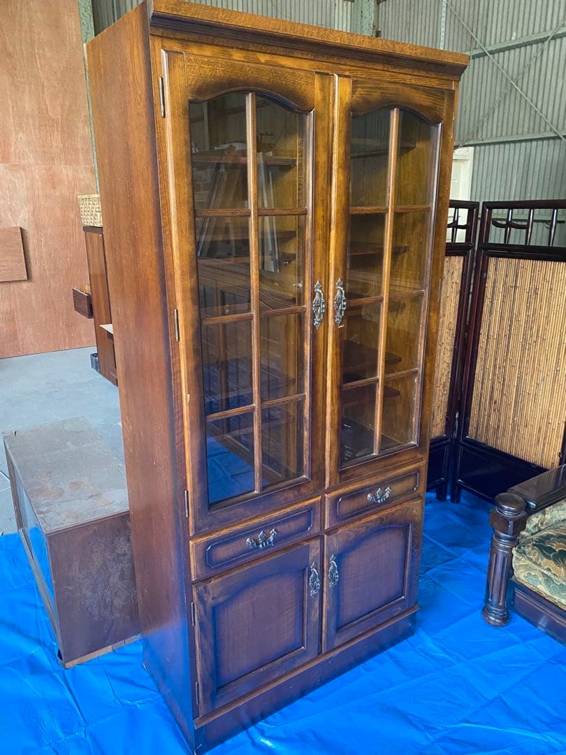 カリモク　コロニアル　食器棚　昭和レトロ　家具　キャビネット