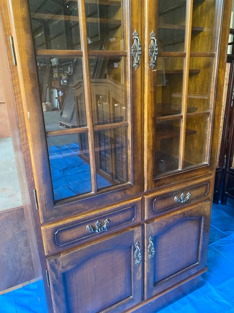 カリモク　コロニアル　食器棚　昭和レトロ　家具　キャビネット