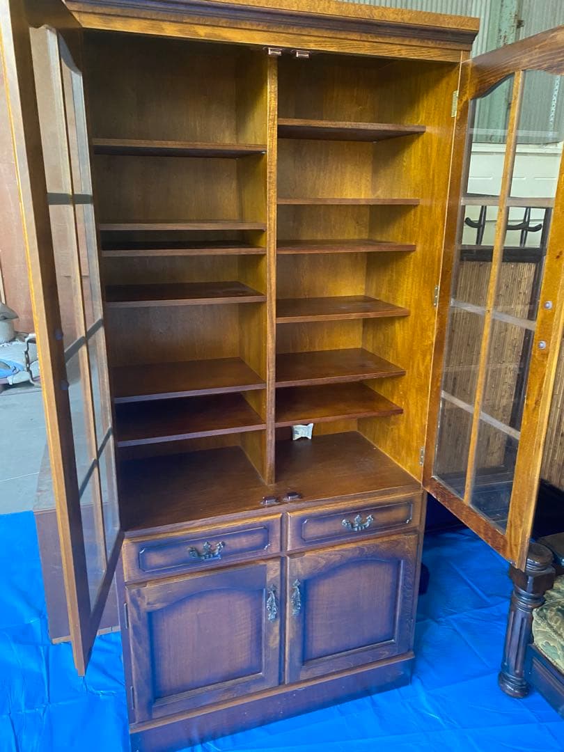 カリモク　コロニアル　食器棚　昭和レトロ　家具　キャビネット