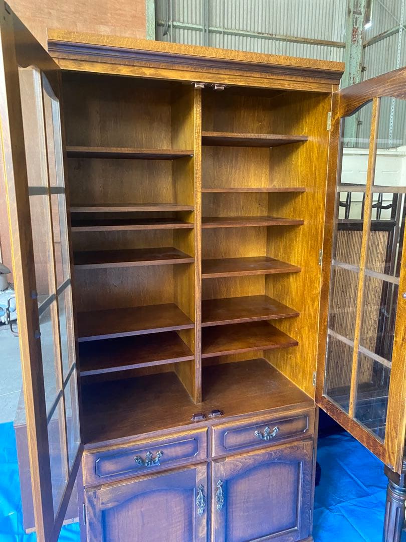 カリモク　コロニアル　食器棚　昭和レトロ　家具　キャビネット