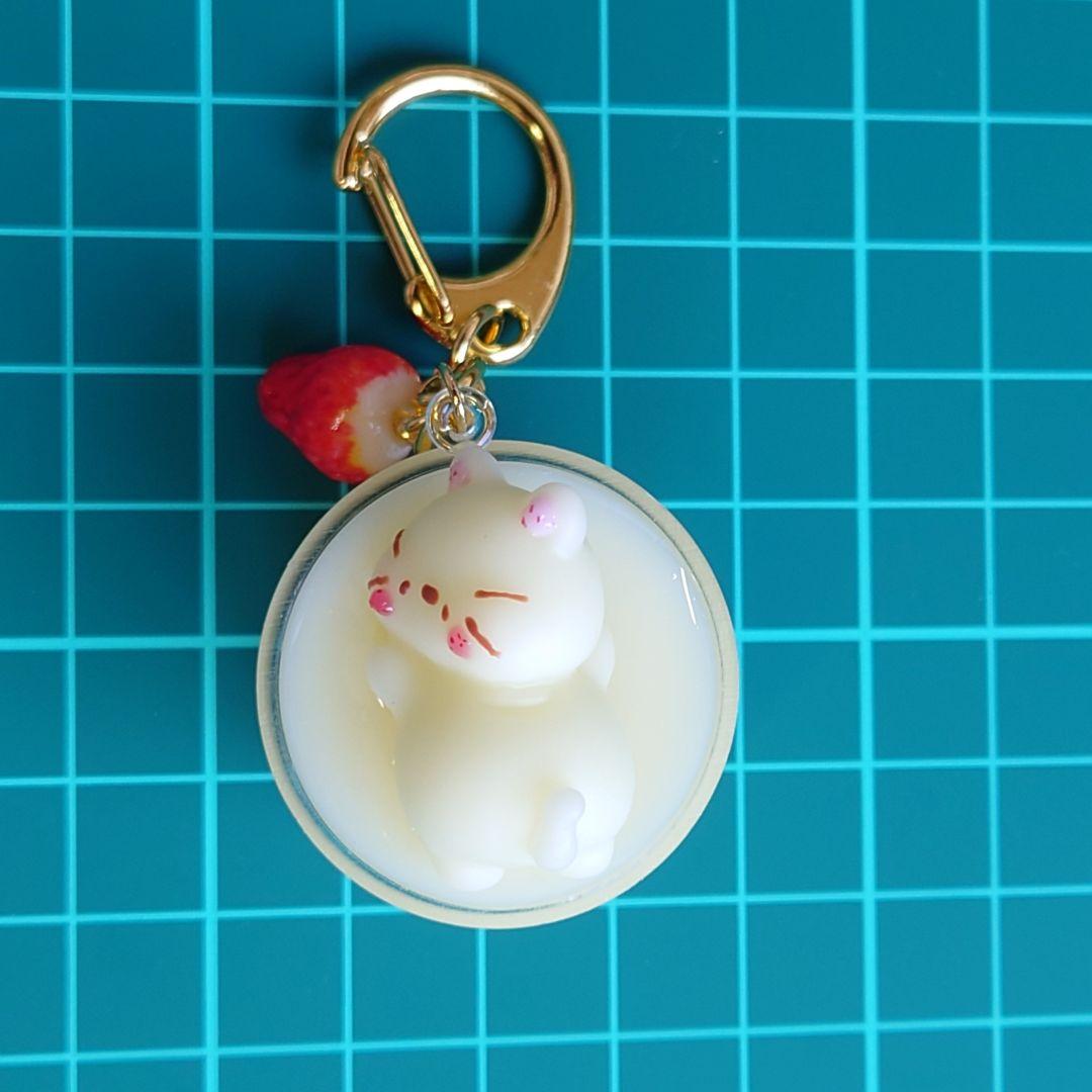 おひるねにゃんこのプリンチャーム フェイクスイーツ キーホルダー 猫 レジン