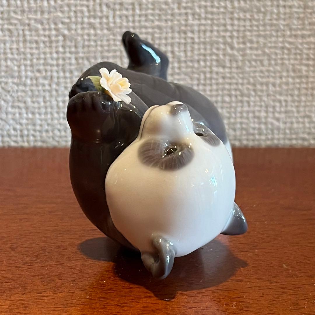 超美品　リヤドロ　パンダ　ピンクの花　フィギュリン　人形　陶器　置物　B