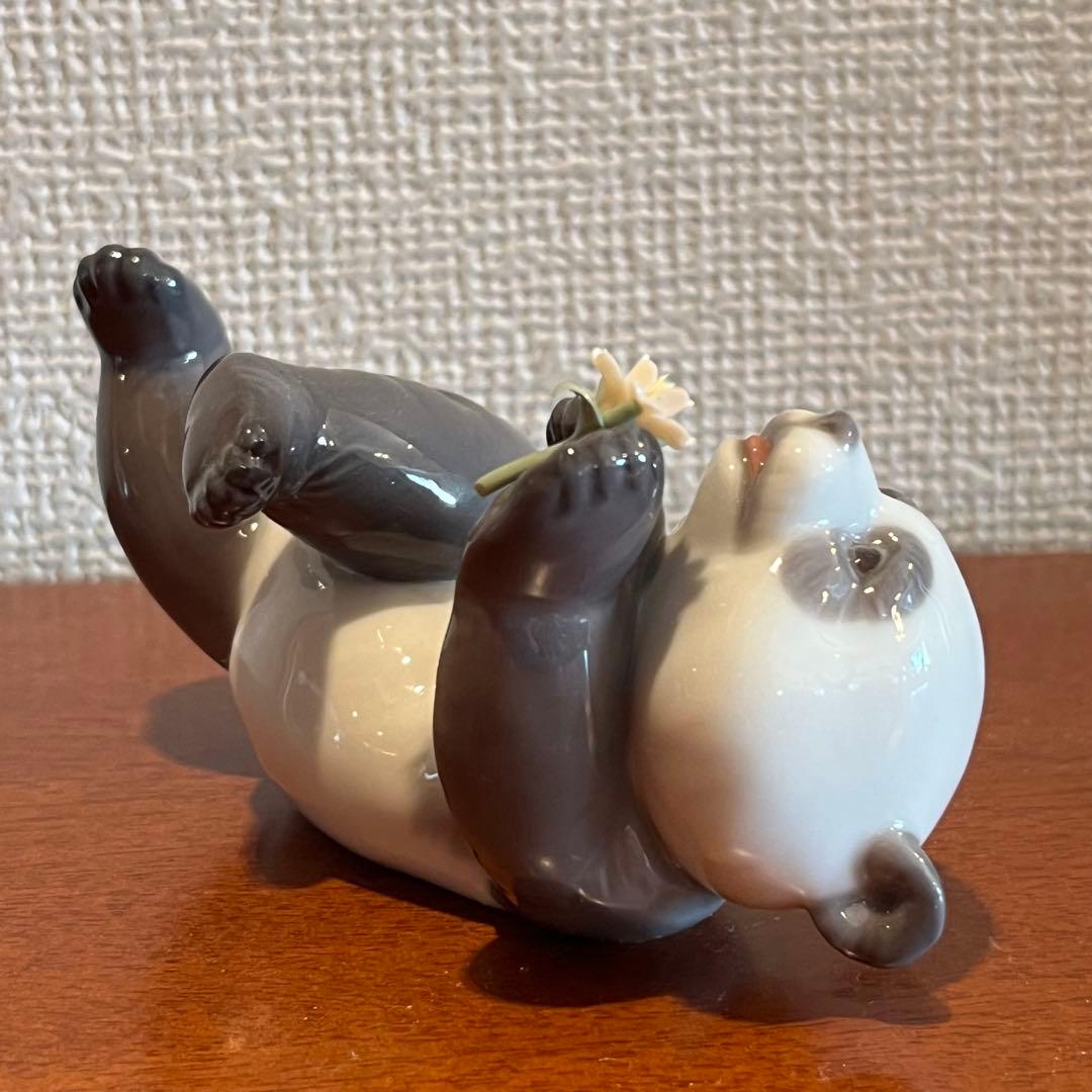 超美品　リヤドロ　パンダ　ピンクの花　フィギュリン　人形　陶器　置物　B