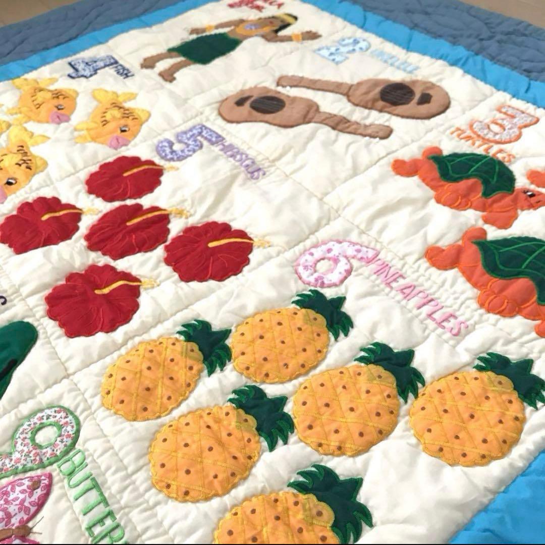 ハワイアンキルトタペストリー　ハワイアンインテリア　ハワイアンラグ　フラ　ホヌ