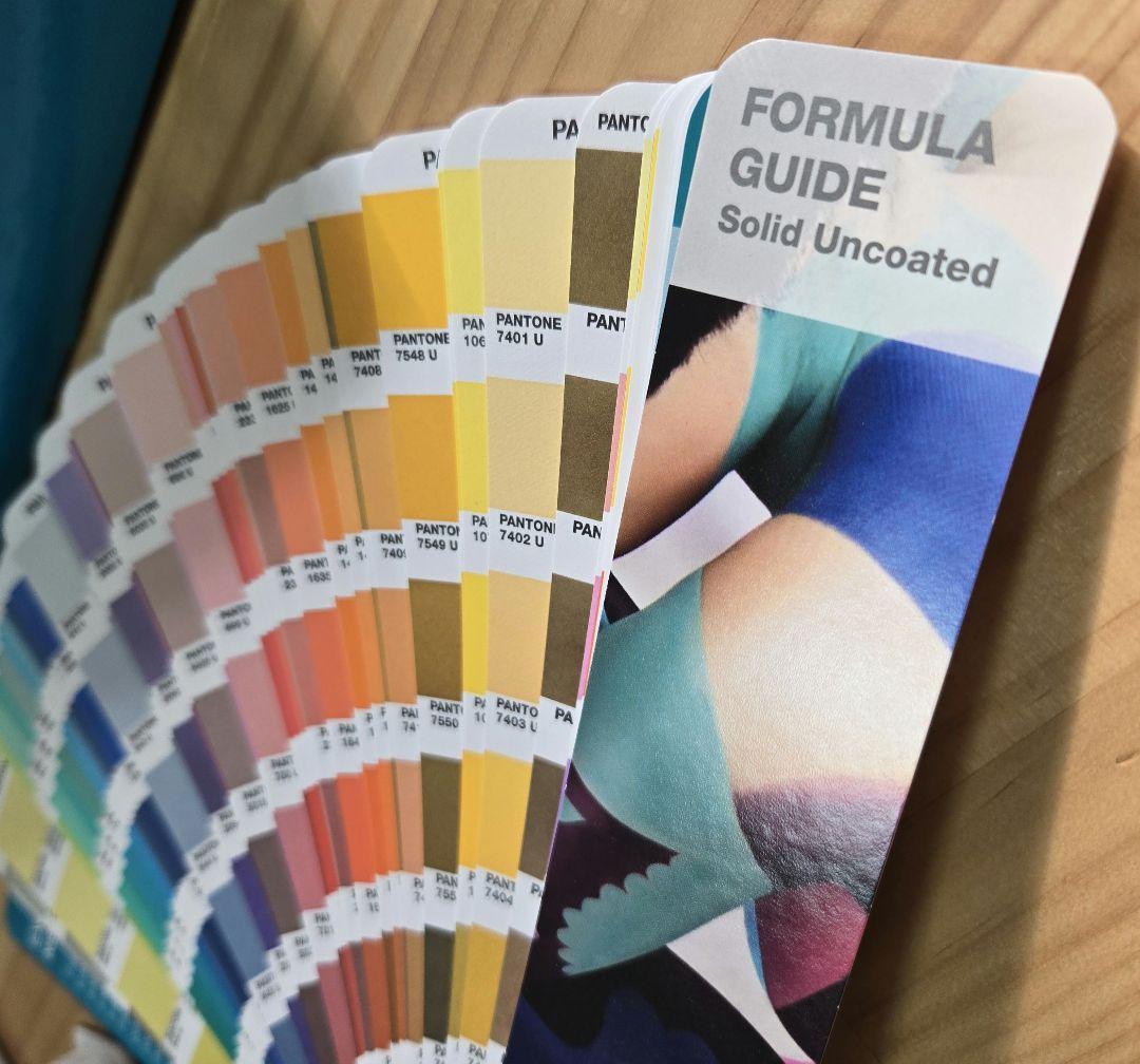 PANTONE色見本THE PLUS SERIESE FORMULA GUIDE