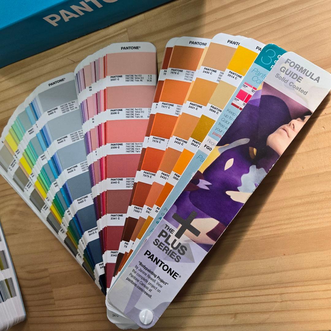 PANTONE色見本THE PLUS SERIESE FORMULA GUIDE