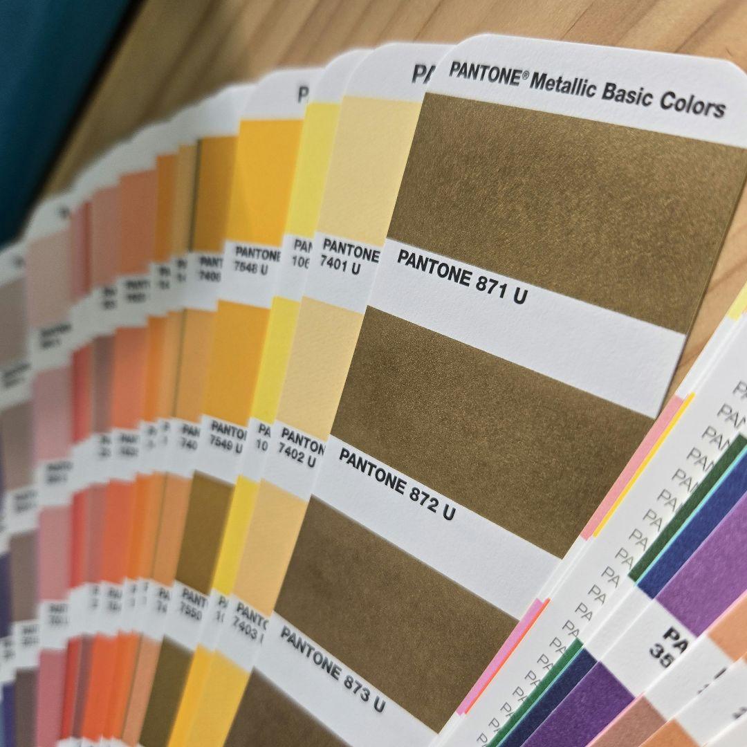 PANTONE色見本THE PLUS SERIESE FORMULA GUIDE