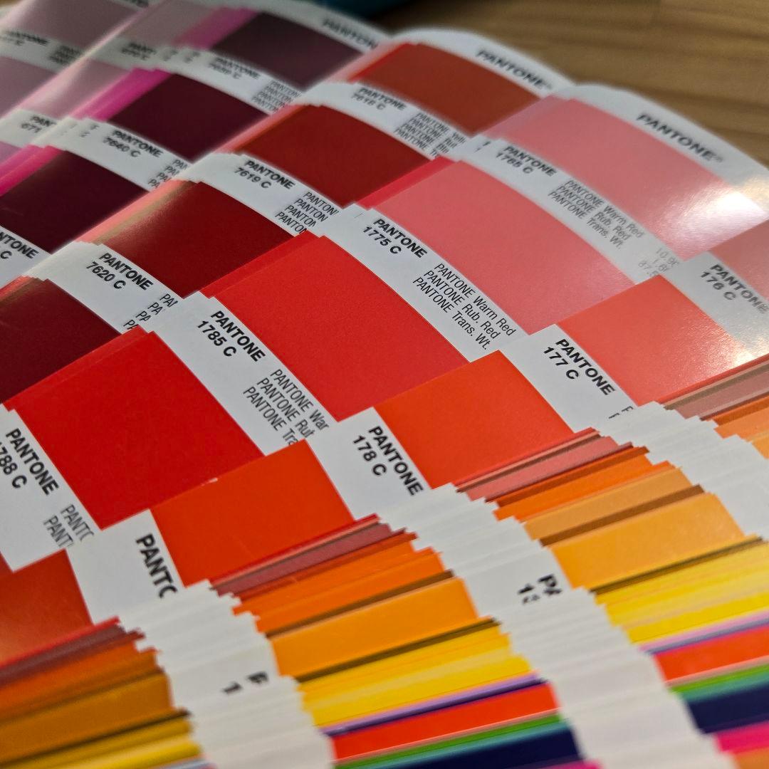 PANTONE色見本THE PLUS SERIESE FORMULA GUIDE