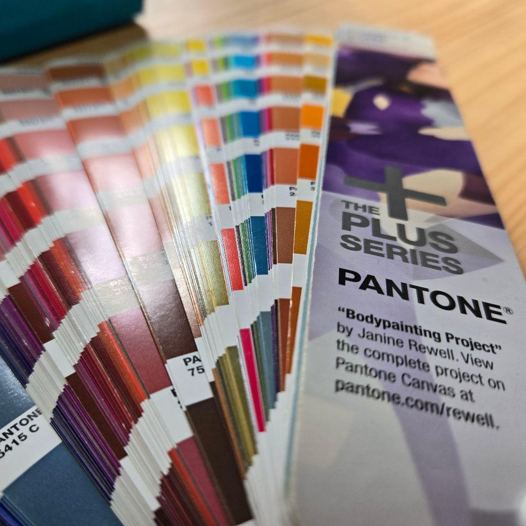 PANTONE色見本THE PLUS SERIESE FORMULA GUIDE