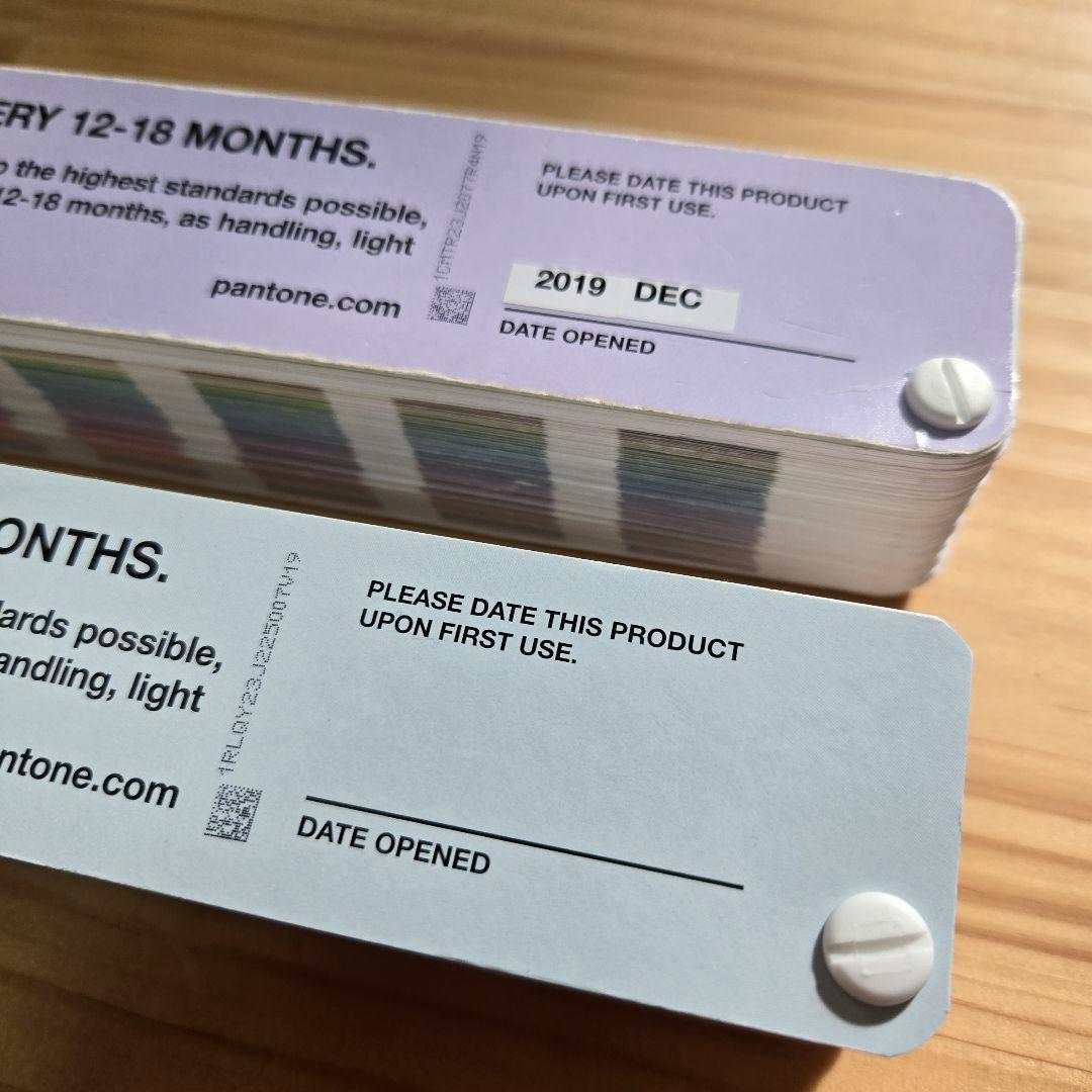 PANTONE色見本THE PLUS SERIESE FORMULA GUIDE