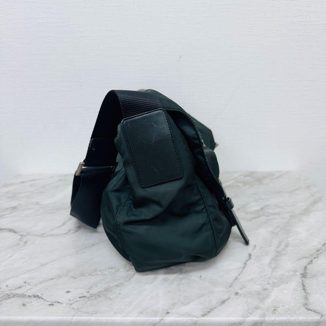 ✨PRADA✨プラダ✨三角ロゴプレート✨ナイロン✨グレー✨ショルダーバッグ✨