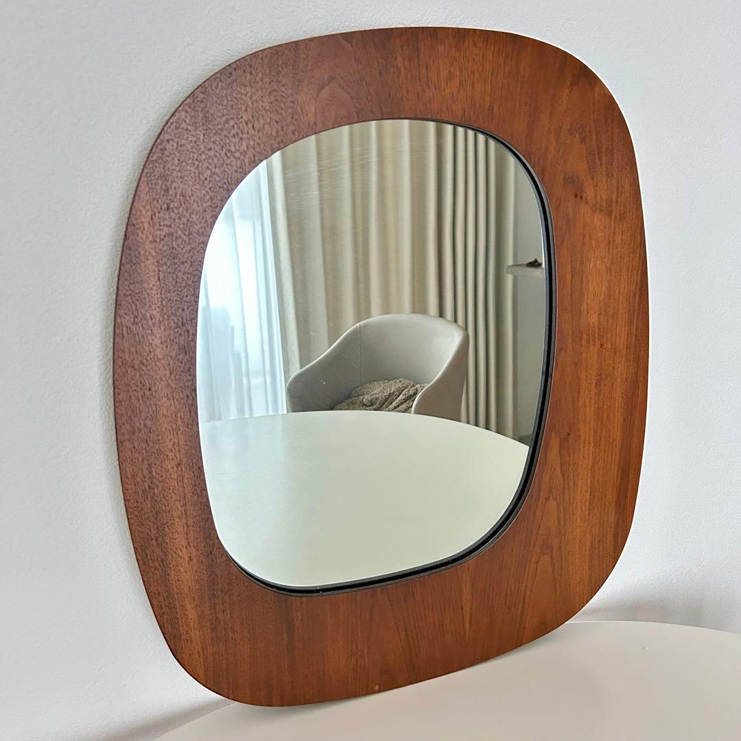 pure design社 カナダ製　ウォールナットウッドフレーム　壁掛け鏡