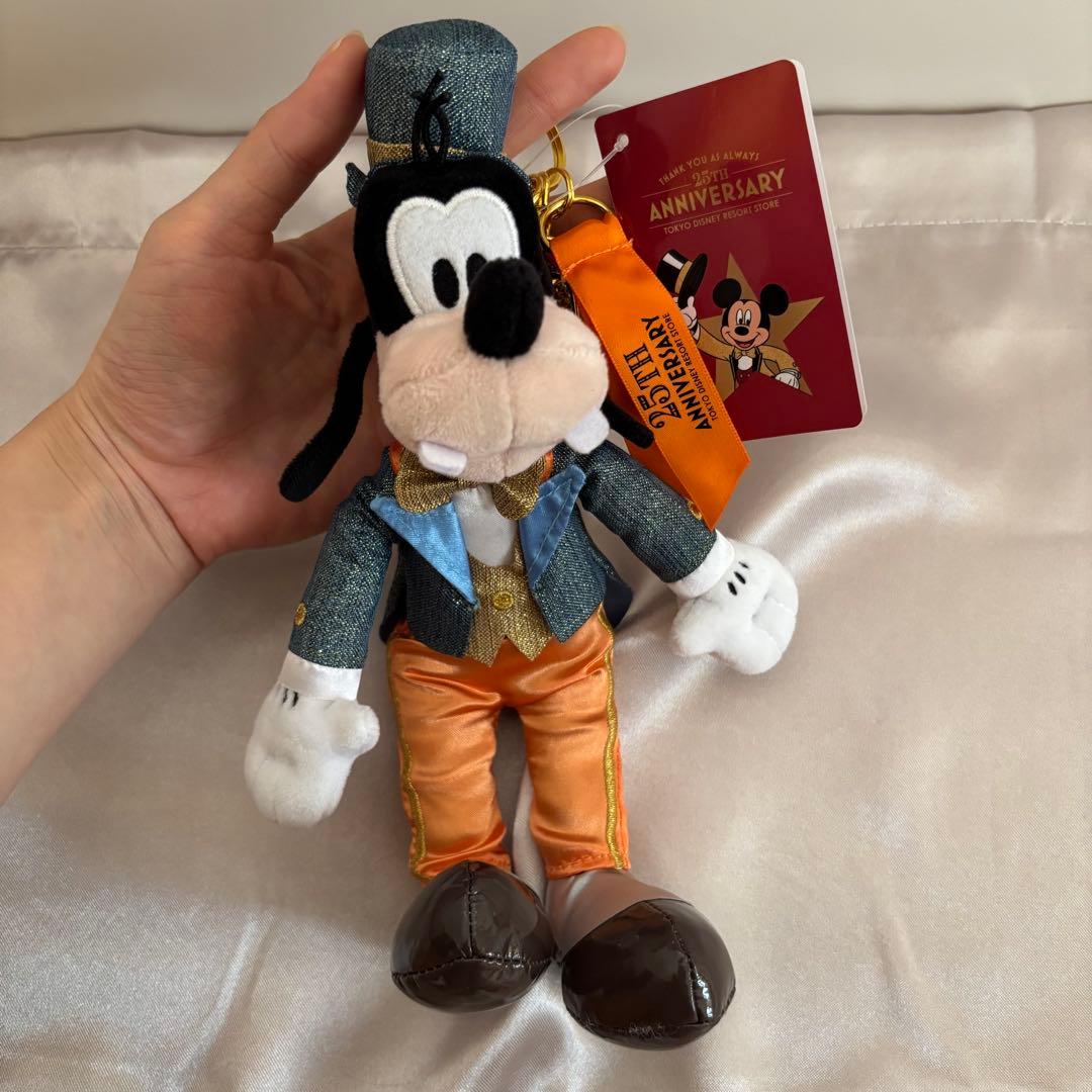 ディズニーストア グーフィー 25周年 ぬいぐるみキーチェーン - メルカリ