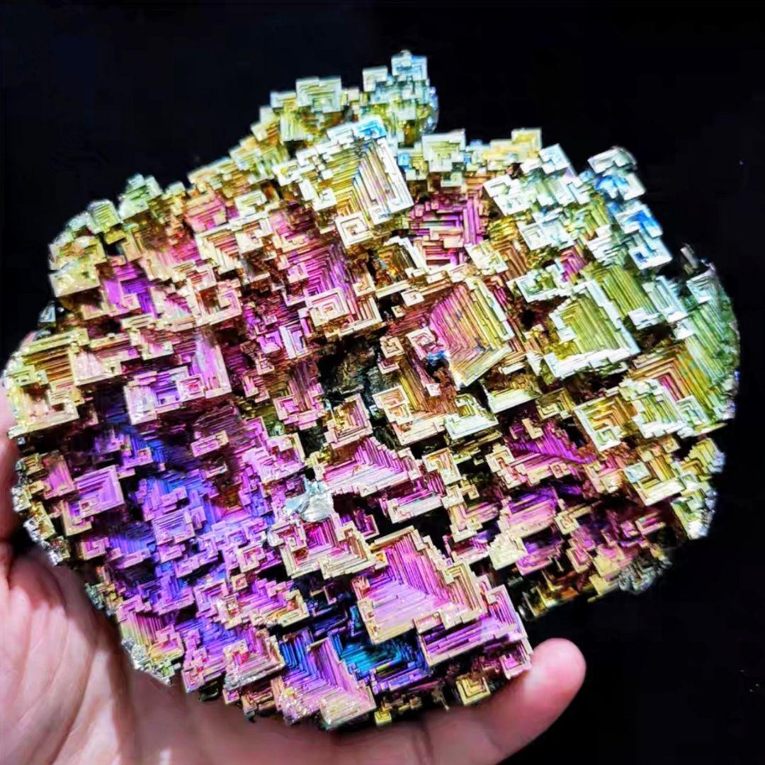 絶品　ビスマス結晶　ビスマス晶簇 597g【レインボーファクトリー】