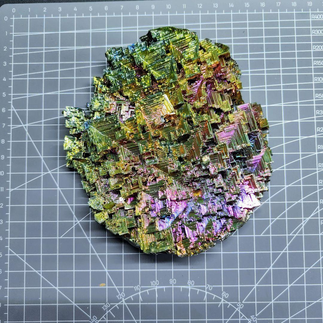 絶品　ビスマス結晶　ビスマス晶簇 597g【レインボーファクトリー】