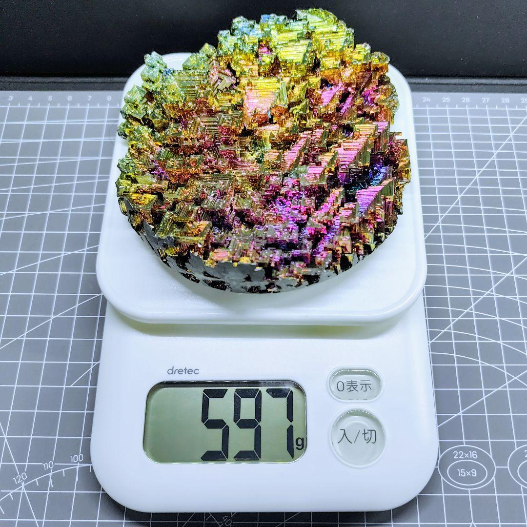 絶品　ビスマス結晶　ビスマス晶簇 597g【レインボーファクトリー】