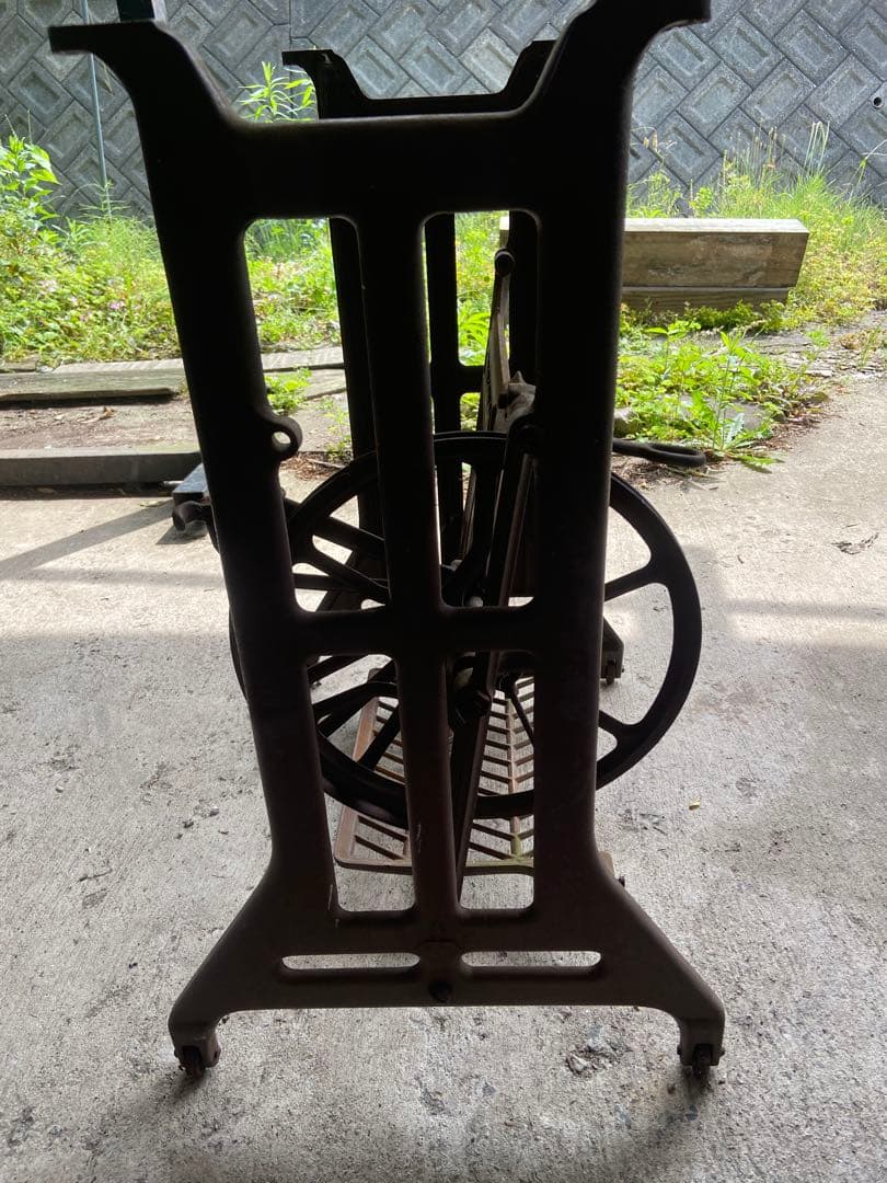 三菱　足踏みミシン フレーム アンティーク置物やガーデニングなどジャンクガーデン