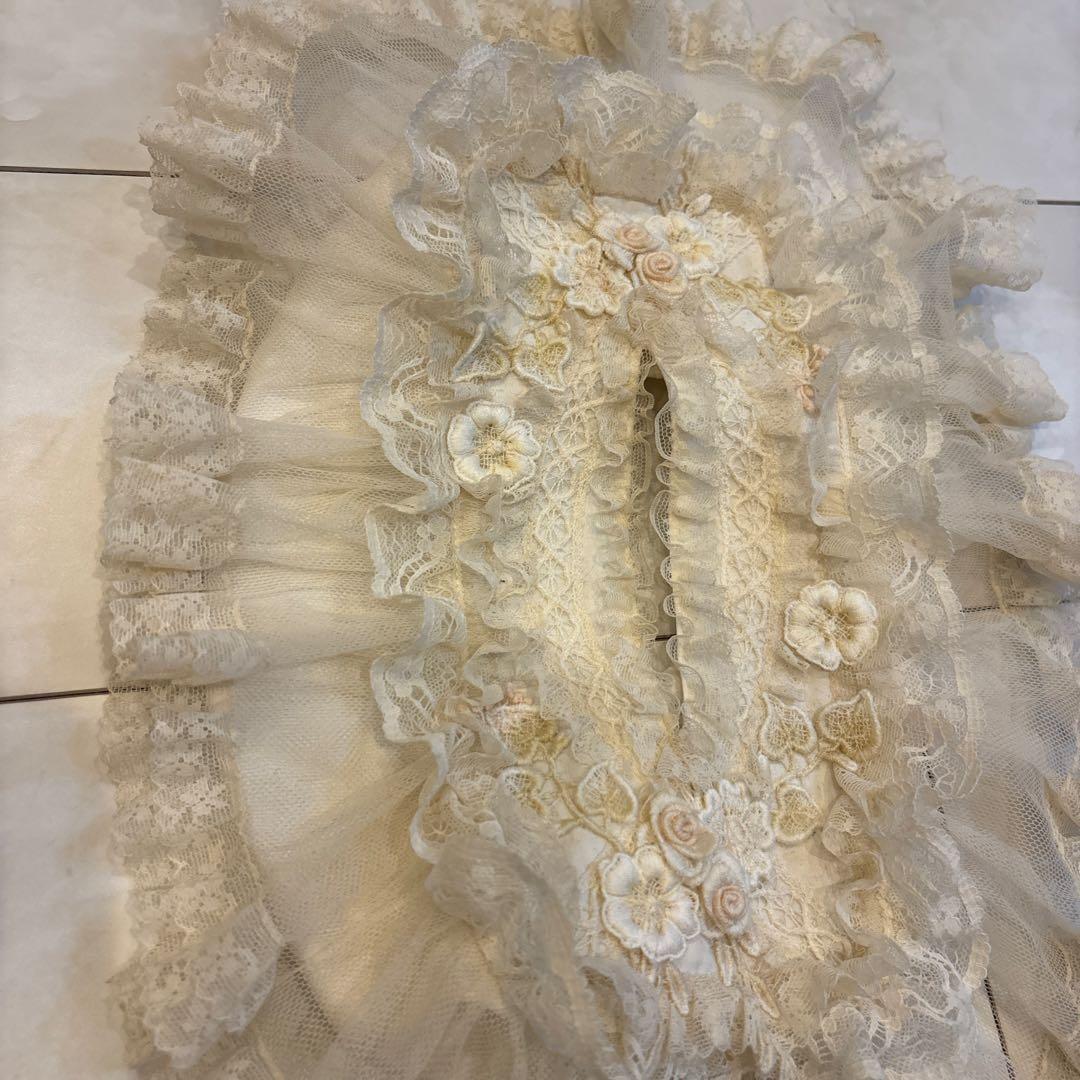 ヒスクローネ　フリル付きティッシュボックスカバー