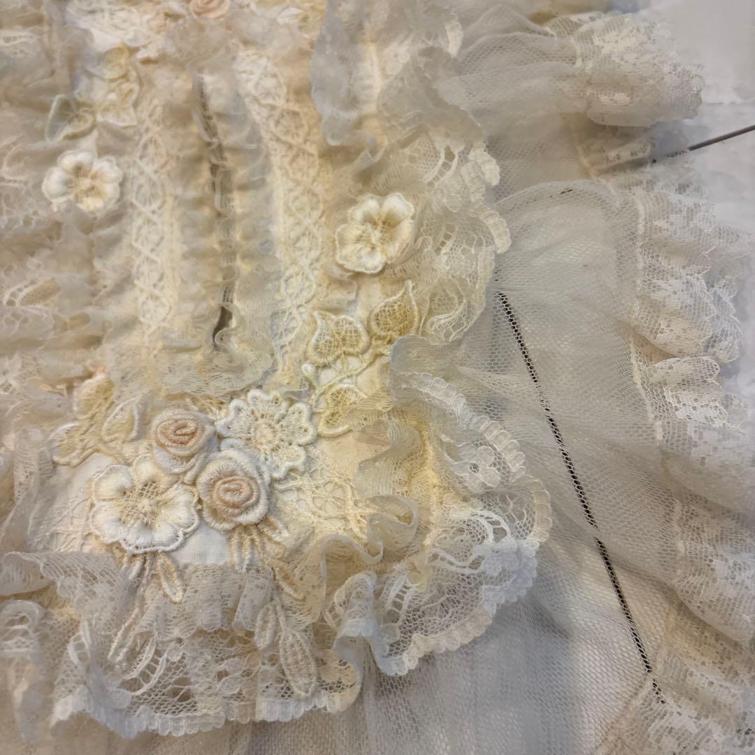 ヒスクローネ　フリル付きティッシュボックスカバー