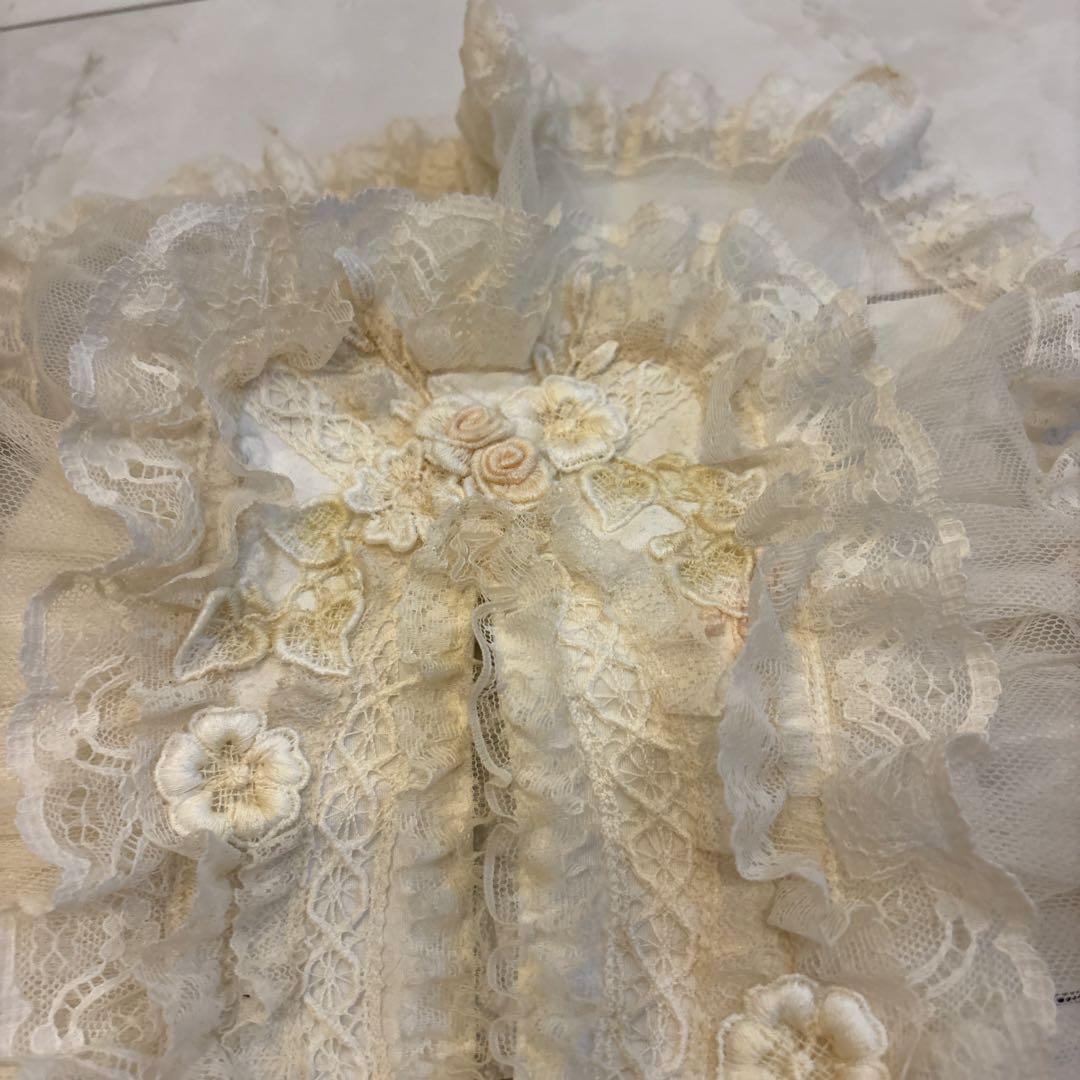 ヒスクローネ　フリル付きティッシュボックスカバー