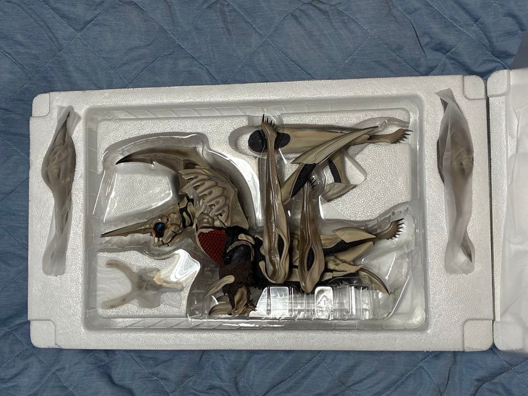 S.H.MonsterArts レギオン　プレミアムバンダイ　開封品