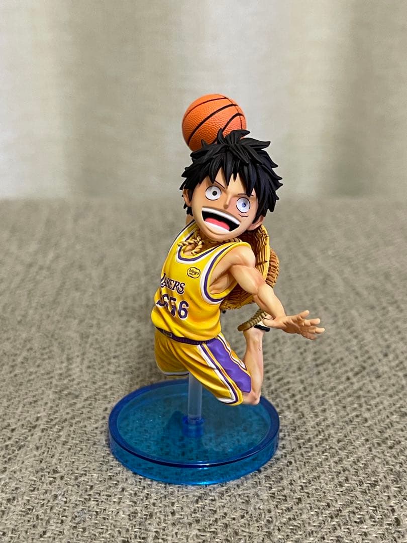 ワンピース ルフィx NBAレイカーズコラボフィギュア バスケットボール