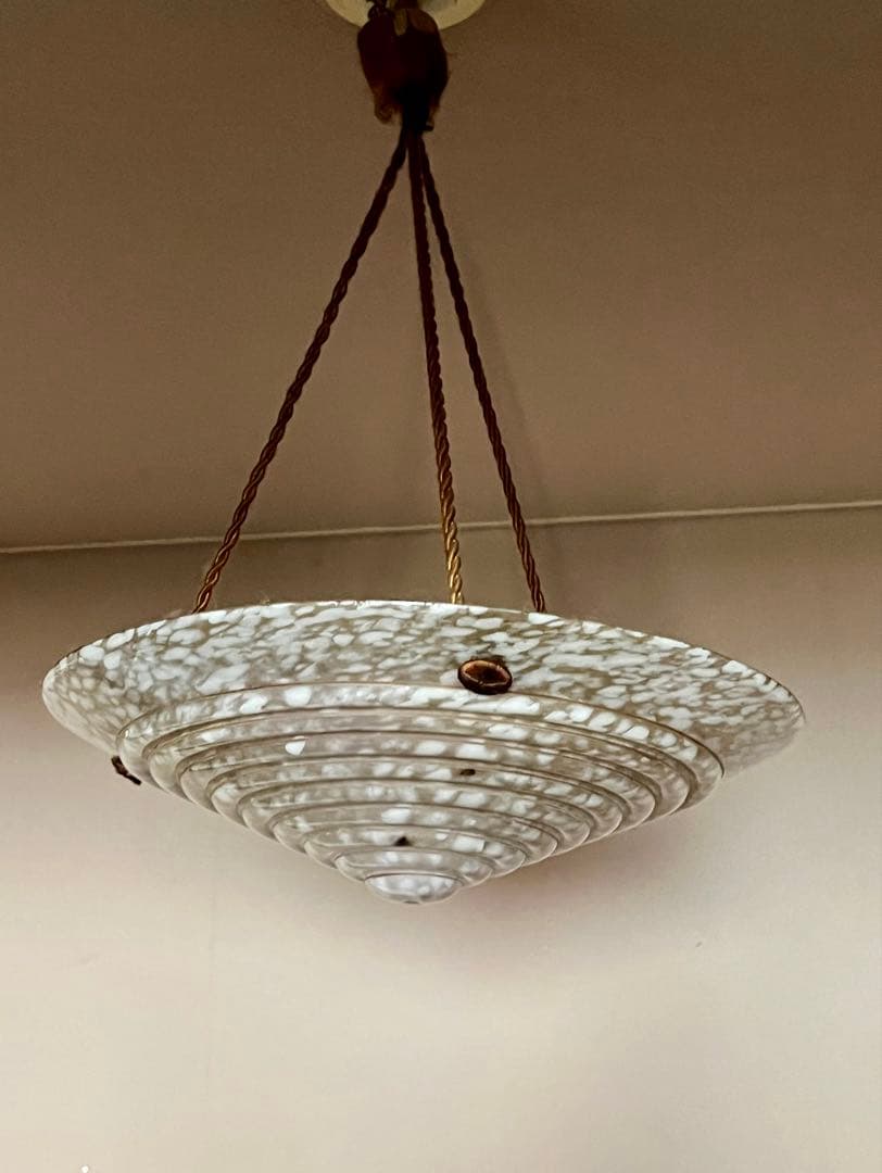 フランスのパリで購入した　アンティークの電気傘　ヴィンテージ