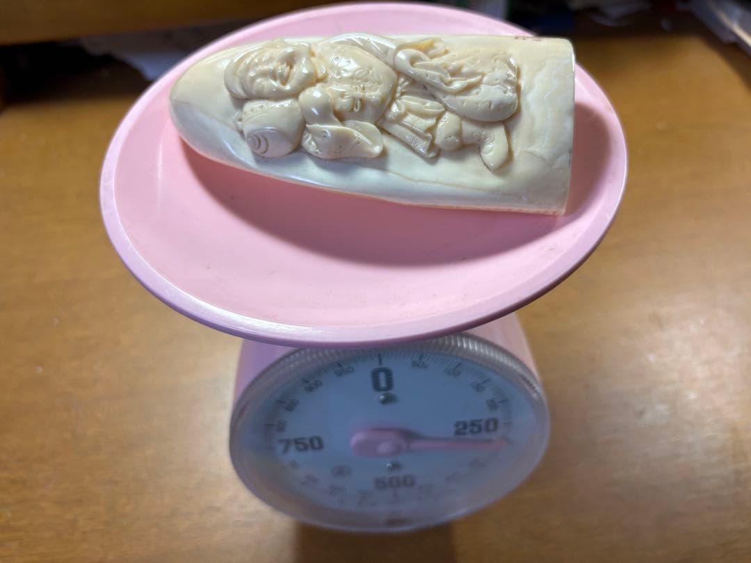 マッコウ鯨の歯 彫刻 玉峰 •七福神のうち(恵比寿、大黒天)の二体