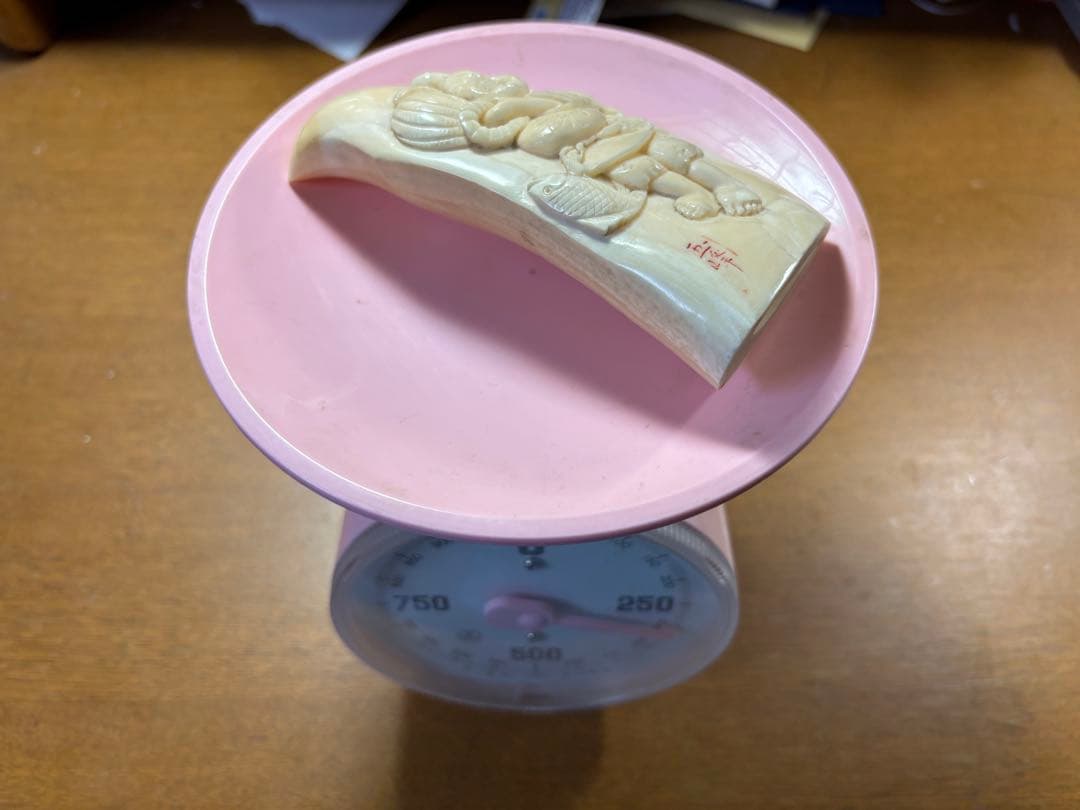 マッコウ鯨の歯 彫刻 玉峰 •七福神のうち(恵比寿、大黒天)の二体