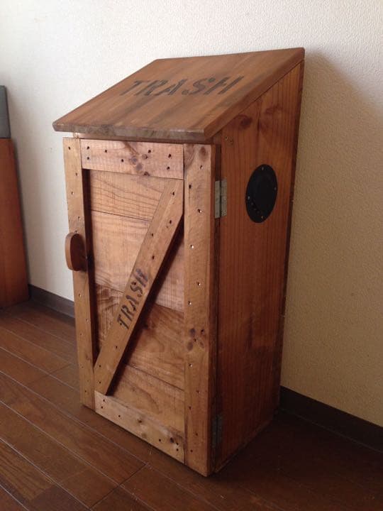 雰囲気のある『TRASH』木製のゴミ箱　ダストボックス