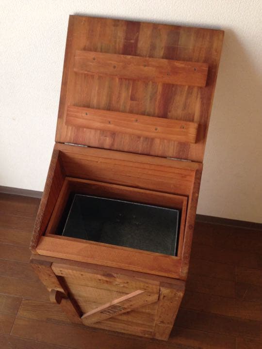 雰囲気のある『TRASH』木製のゴミ箱　ダストボックス