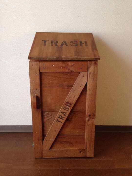 雰囲気のある『TRASH』木製のゴミ箱　ダストボックス